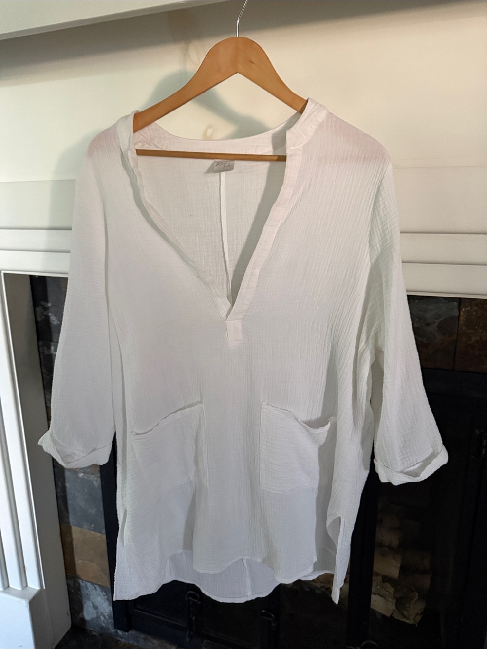 Kona Sol White Split V-Neck Tunic with Front Pockets. 100% soft muslin Cotton.